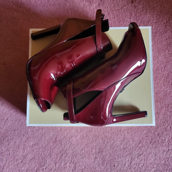 Shoes - Picture 6 of 6